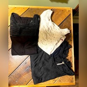 Bundle of 3 Women’s size medium blank & white blouses H&M Hollister Free People